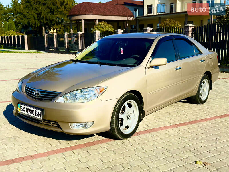 Седан Toyota Camry 2004 в Староконстантинове