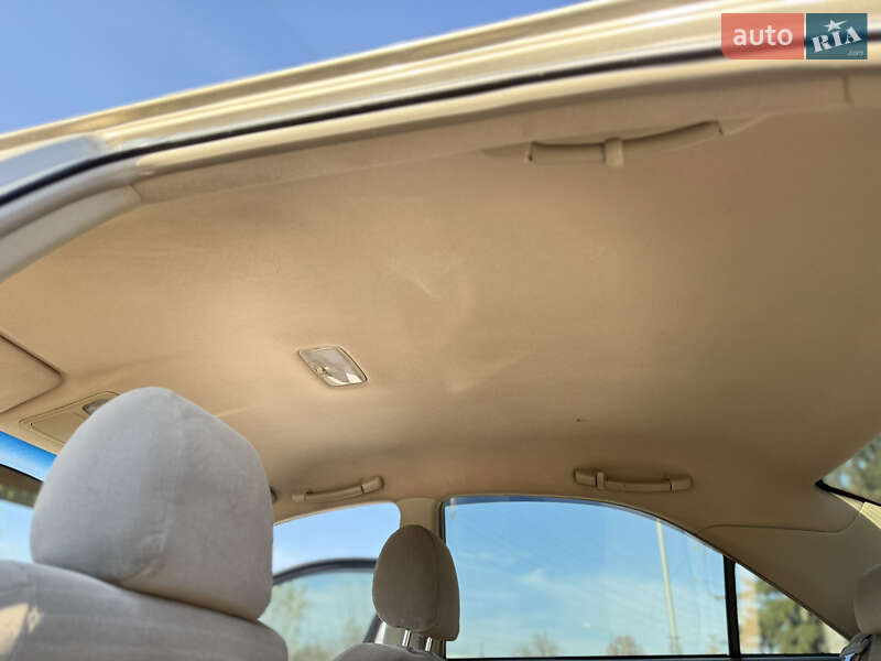 Седан Toyota Camry 2004 в Староконстантинове