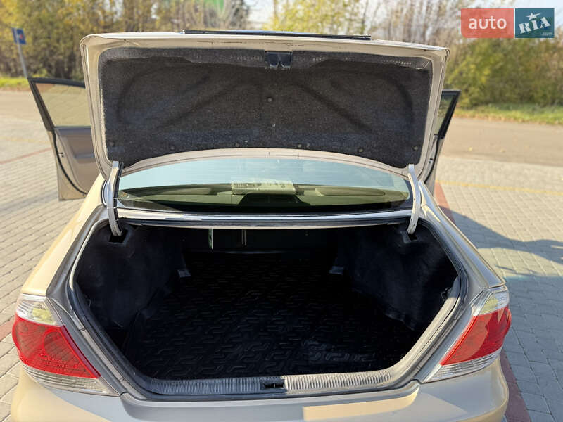 Седан Toyota Camry 2004 в Староконстантинове