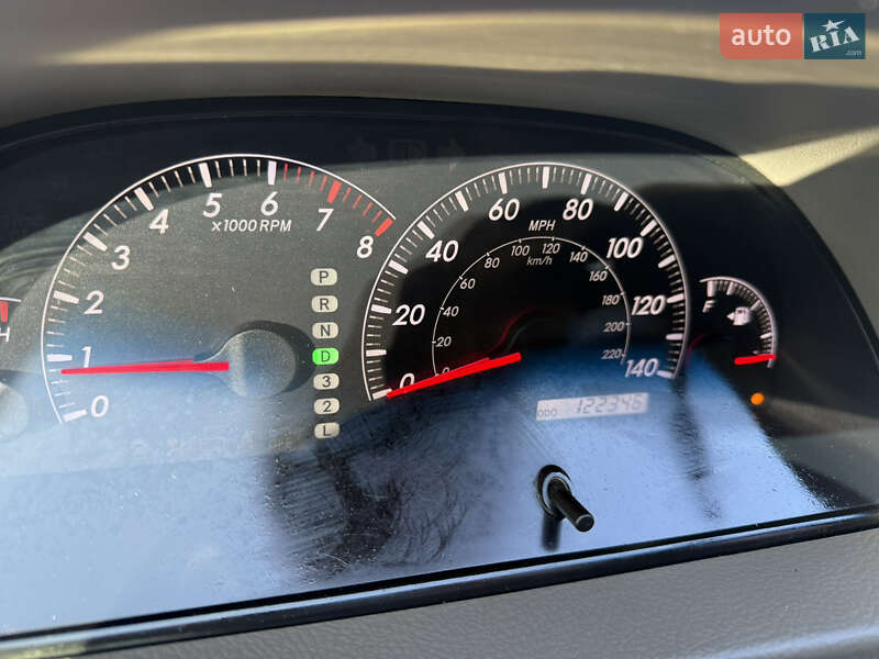 Седан Toyota Camry 2004 в Староконстантинове