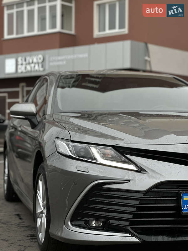 Седан Toyota Camry 2022 в Умани