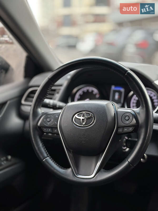 Седан Toyota Camry 2022 в Умани