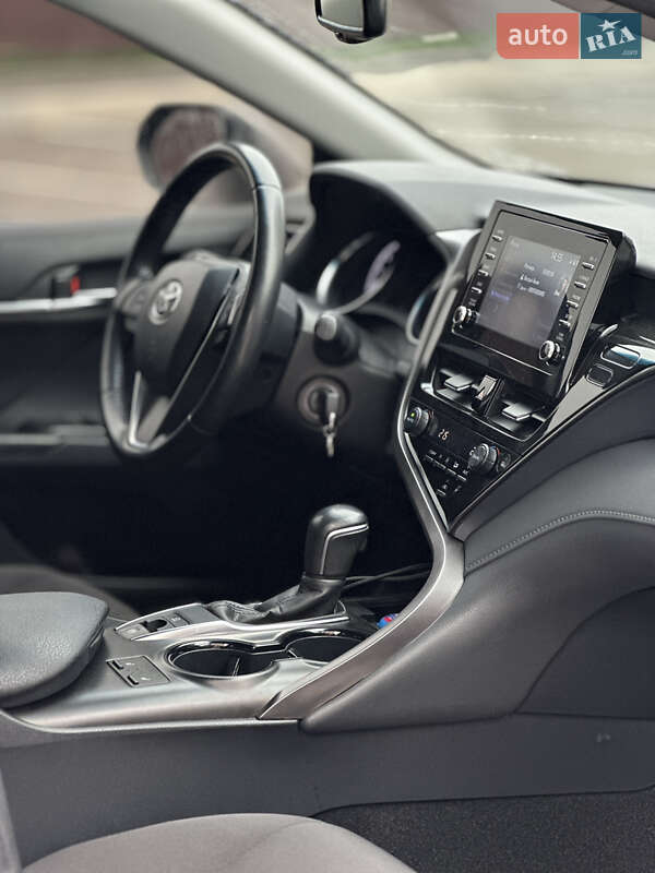Седан Toyota Camry 2022 в Умани