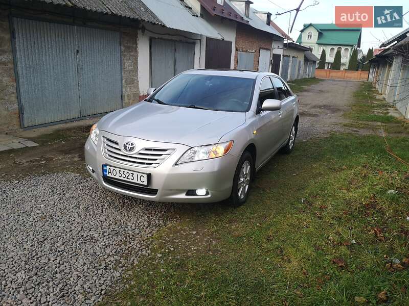 Седан Toyota Camry 2008 в Мостиске
