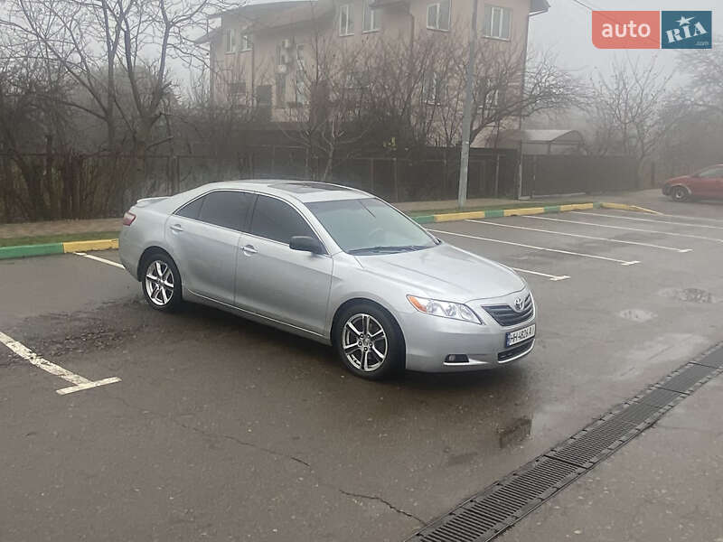 Седан Toyota Camry 2006 в Киеве