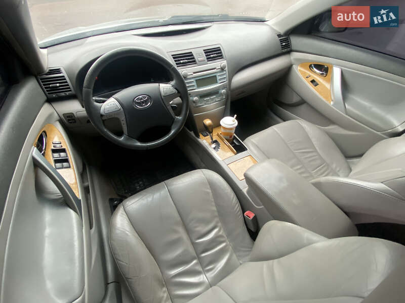 Седан Toyota Camry 2006 в Киеве