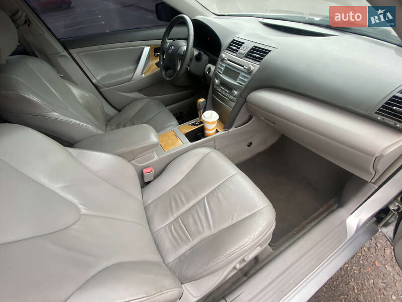 Седан Toyota Camry 2006 в Киеве