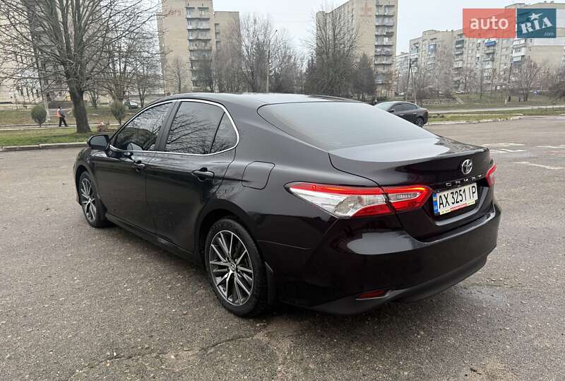 Седан Toyota Camry 2020 в Харькове