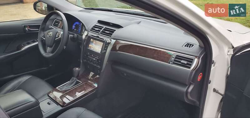 Седан Toyota Camry 2016 в Киеве