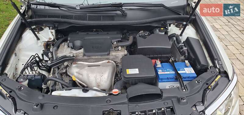 Седан Toyota Camry 2016 в Киеве