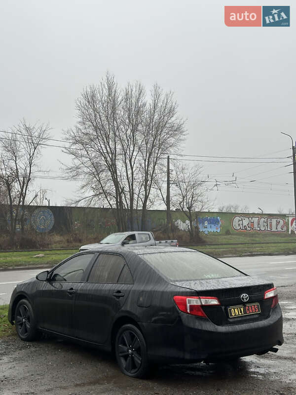 Седан Toyota Camry 2013 в Харькове