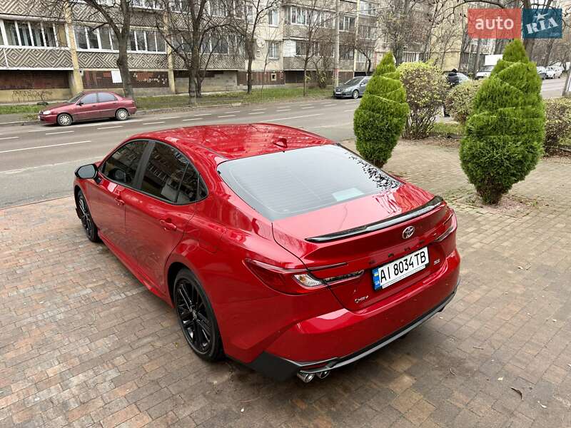 Седан Toyota Camry 2024 в Киеве