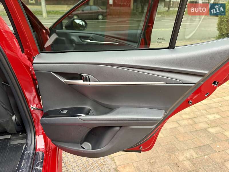 Седан Toyota Camry 2024 в Киеве