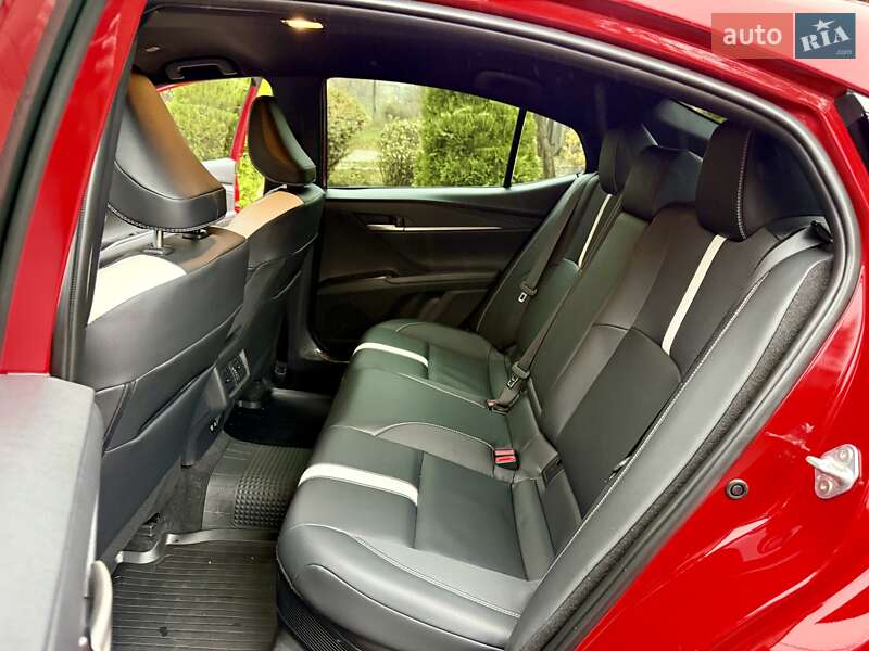 Седан Toyota Camry 2024 в Киеве