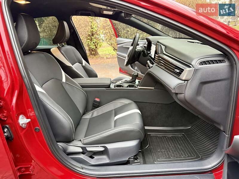 Седан Toyota Camry 2024 в Киеве