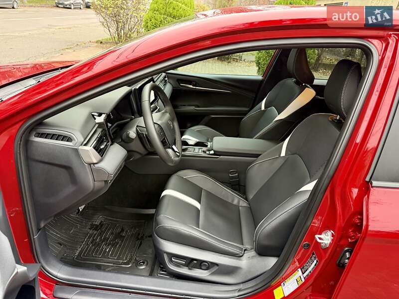 Седан Toyota Camry 2024 в Киеве