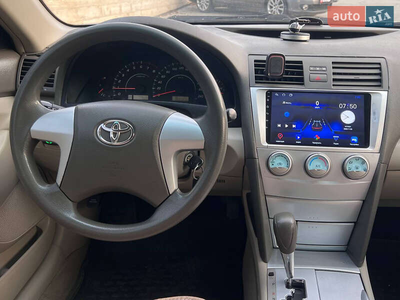 Седан Toyota Camry 2008 в Черновцах