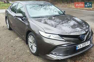 Седан Toyota Camry 2019 в Киеве