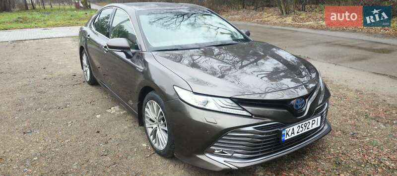 Toyota Camry 2019
