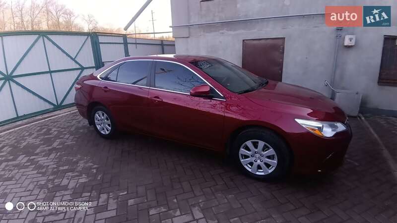 Седан Toyota Camry 2017 в Изюме
