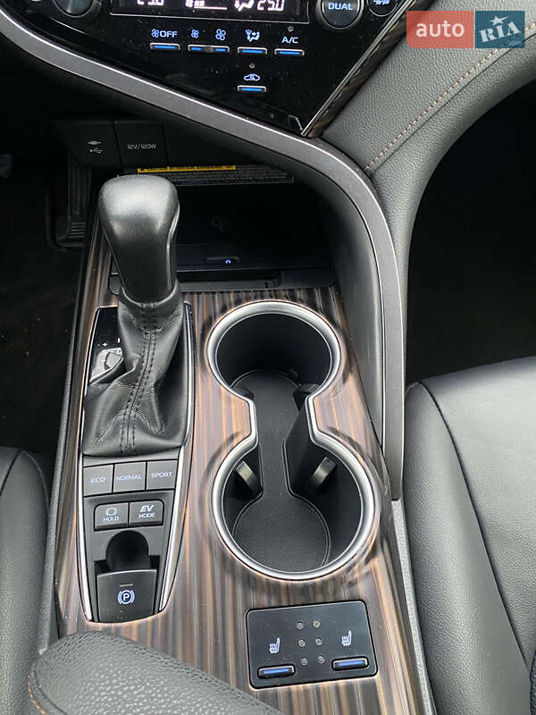 Седан Toyota Camry 2020 в Киеве