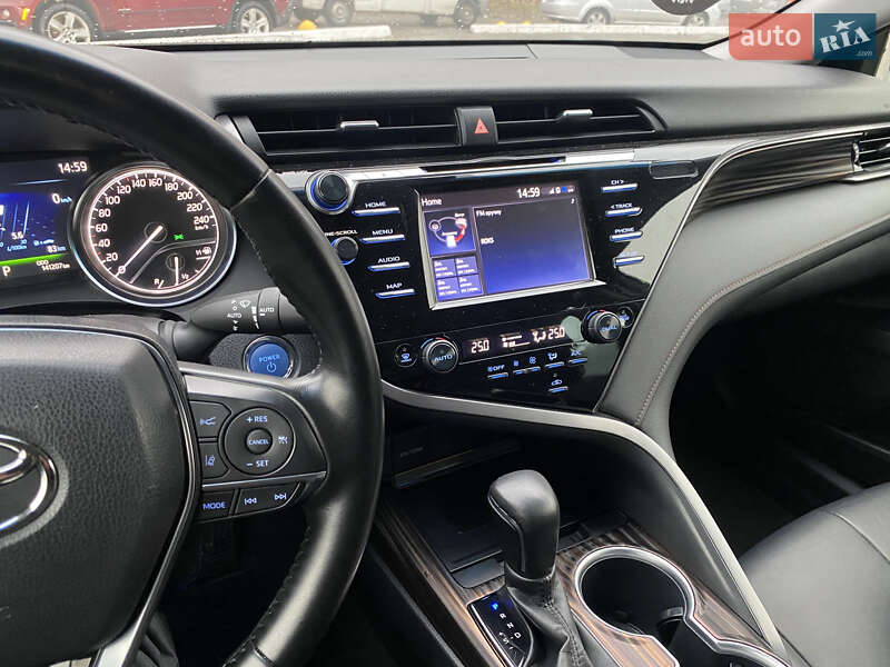 Седан Toyota Camry 2020 в Киеве