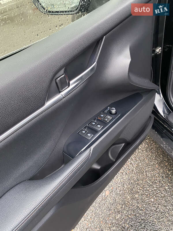 Седан Toyota Camry 2020 в Киеве