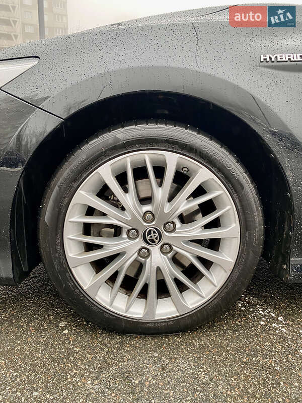 Седан Toyota Camry 2020 в Киеве