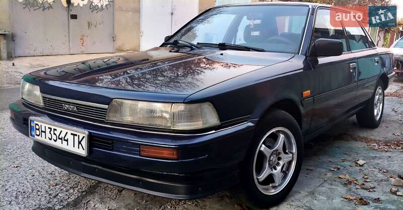 Седан Toyota Camry 1990 в Черноморске