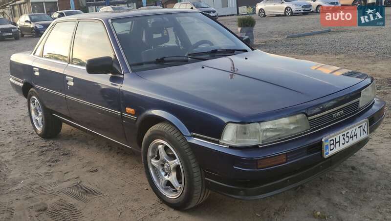 Седан Toyota Camry 1990 в Черноморске