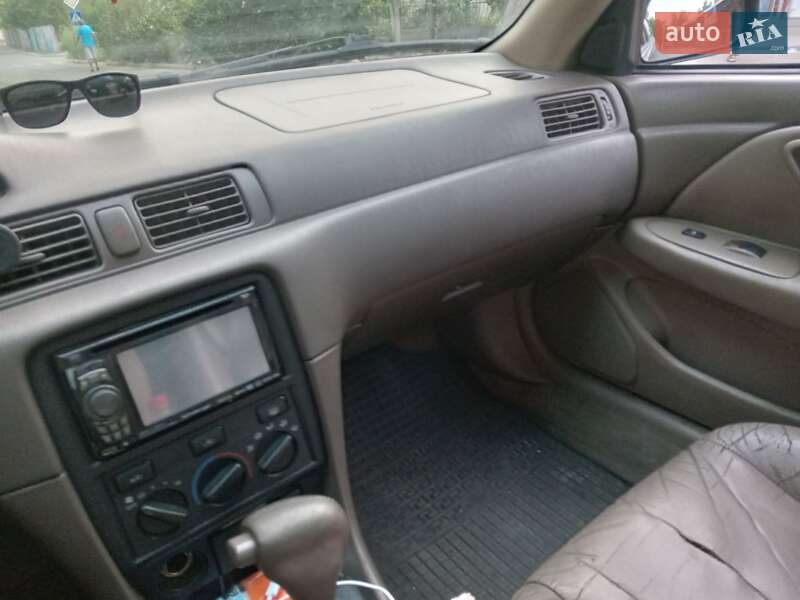 Седан Toyota Camry 2000 в Белгороде-Днестровском