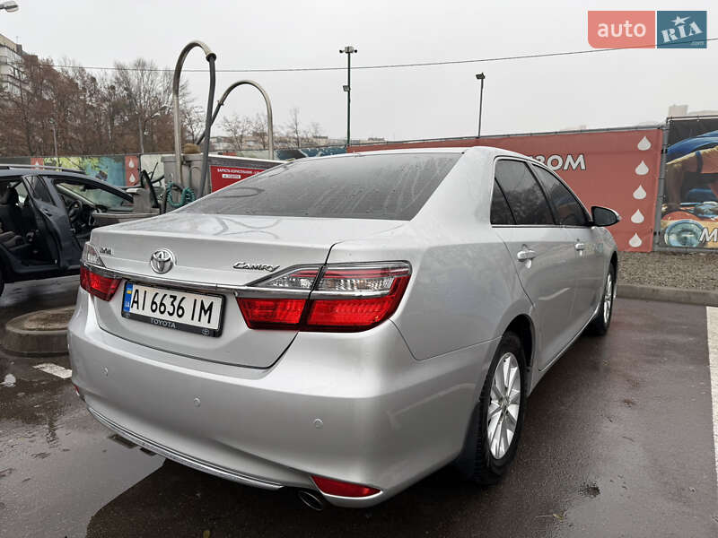 Седан Toyota Camry 2017 в Киеве