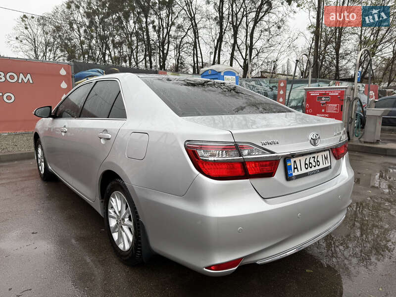 Седан Toyota Camry 2017 в Киеве