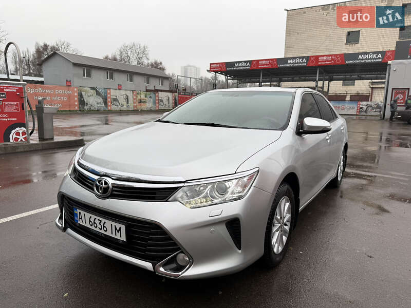 Седан Toyota Camry 2017 в Киеве