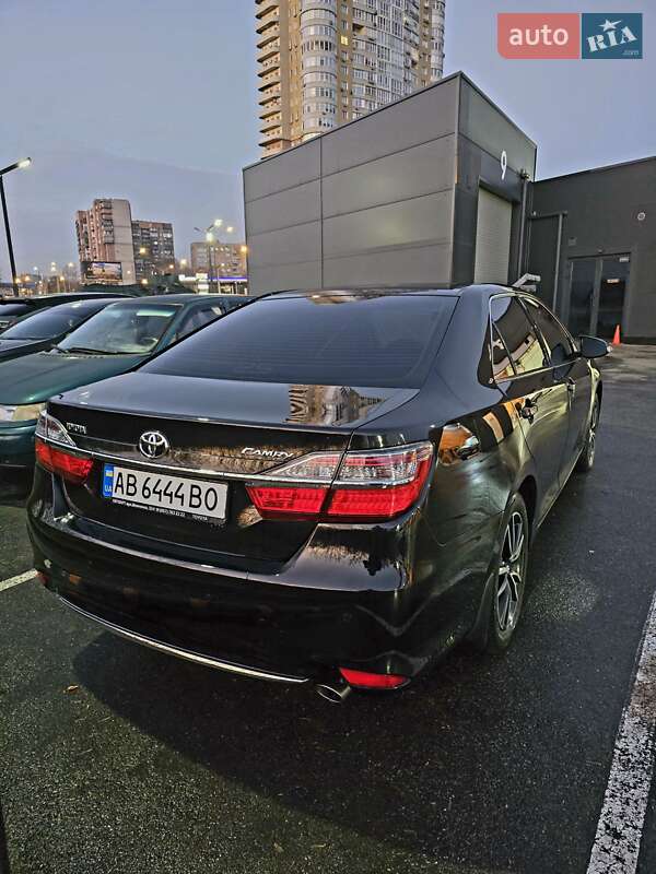 Седан Toyota Camry 2017 в Харькове