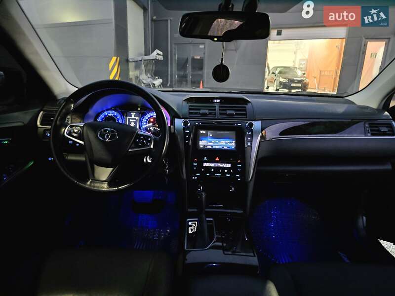 Седан Toyota Camry 2017 в Харькове