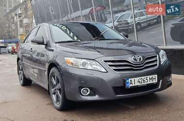 Седан Toyota Camry 2010 в Киеве