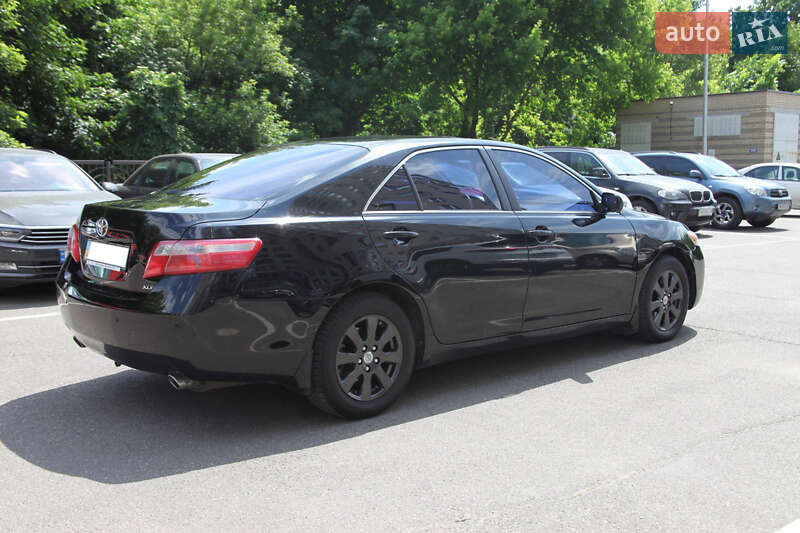 Седан Toyota Camry 2007 в Киеве