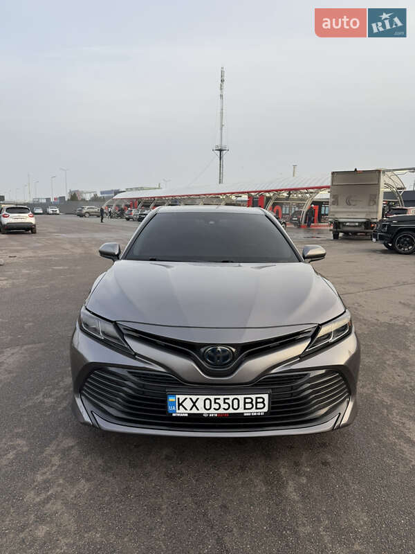Седан Toyota Camry 2018 в Полтаве