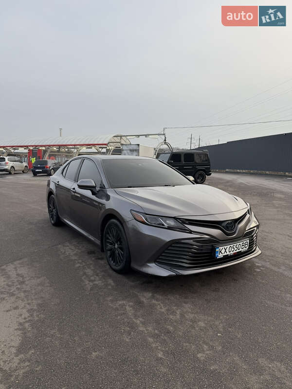 Седан Toyota Camry 2018 в Полтаве