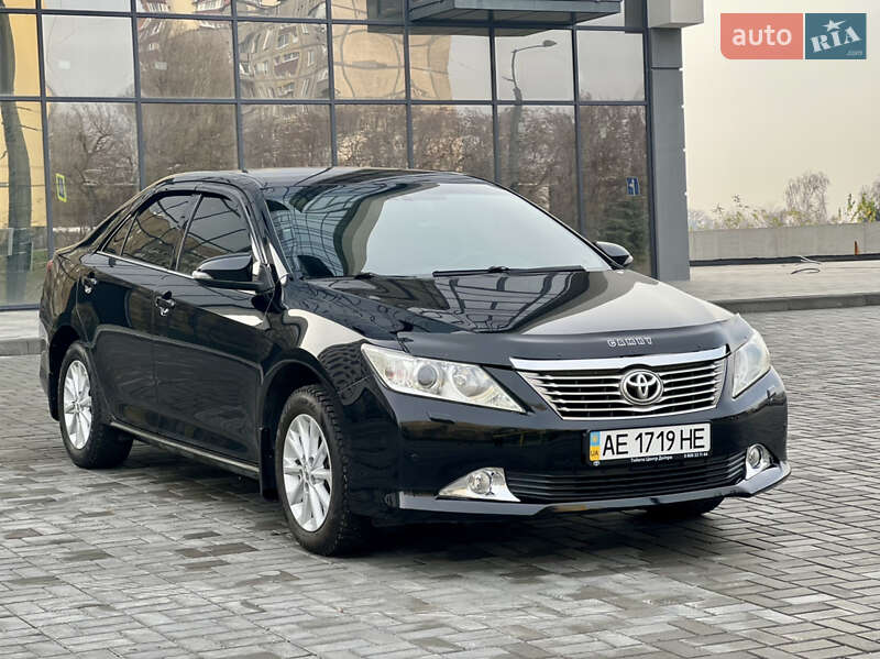 Седан Toyota Camry 2013 в Днепре