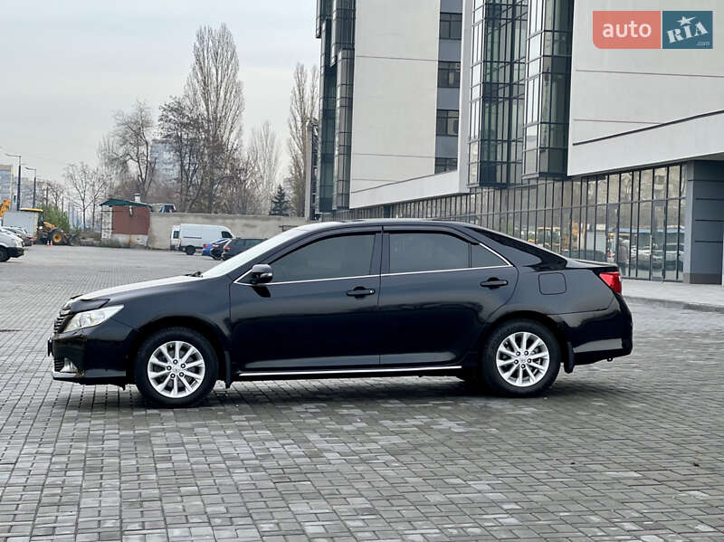 Седан Toyota Camry 2013 в Днепре