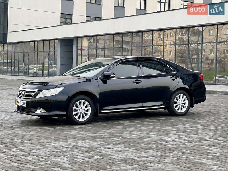 Седан Toyota Camry 2013 в Днепре