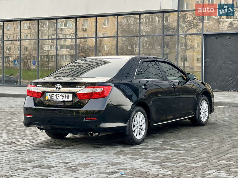 Седан Toyota Camry 2013 в Днепре