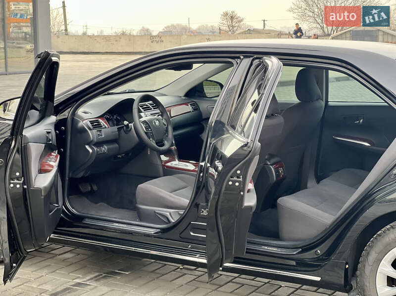 Седан Toyota Camry 2013 в Днепре