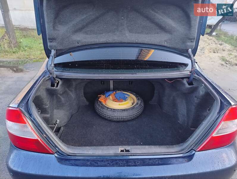 Седан Toyota Camry 2002 в Киеве