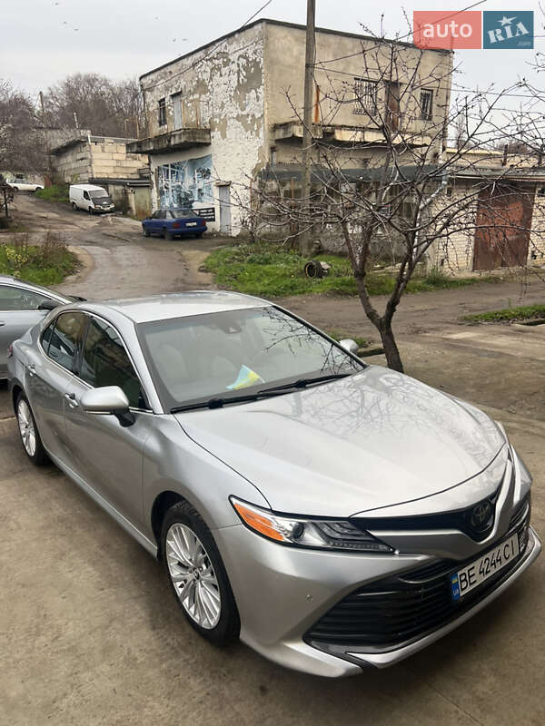Седан Toyota Camry 2017 в Южноукраїнську