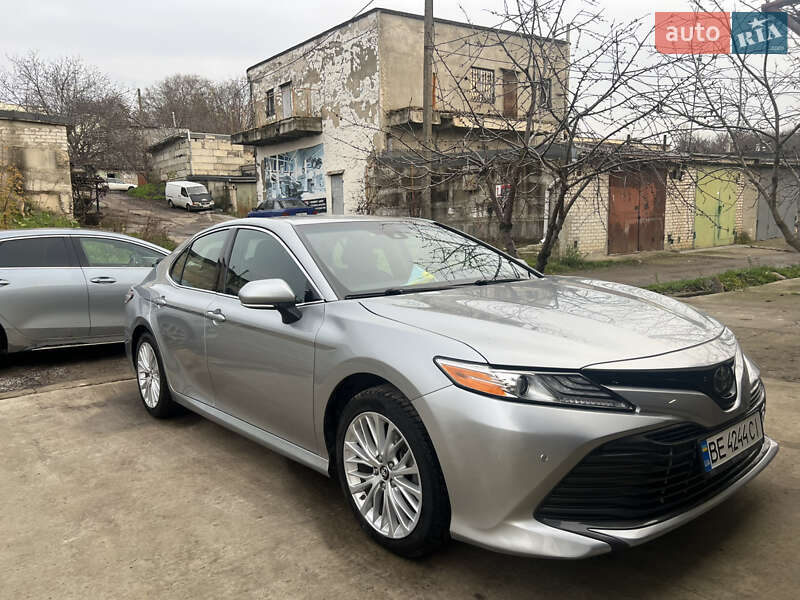 Седан Toyota Camry 2017 в Южноукраїнську