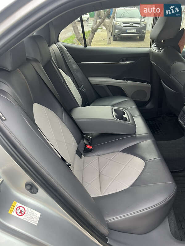 Седан Toyota Camry 2017 в Южноукраїнську