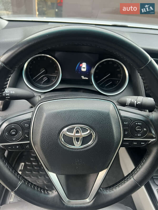 Седан Toyota Camry 2017 в Южноукраїнську